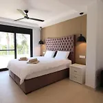 With Pool And Stunning 180 Degrees View *
