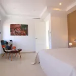 With Pool And Stunning 180 Degrees View *
