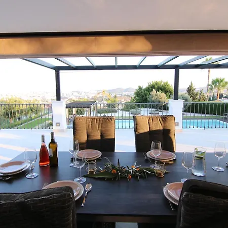 With Pool And Stunning 180 Degrees View *