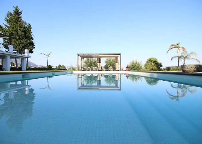 With Pool And Stunning 180 Degrees View וילה מיחאס