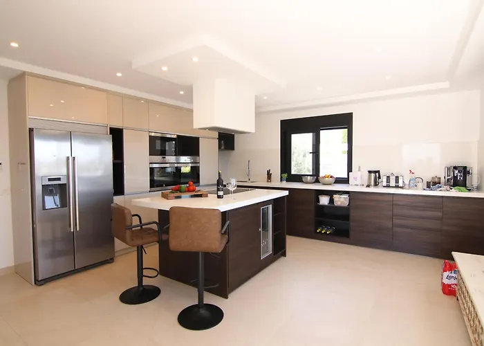 With Pool And Stunning 180 Degrees View וילה מיחאס