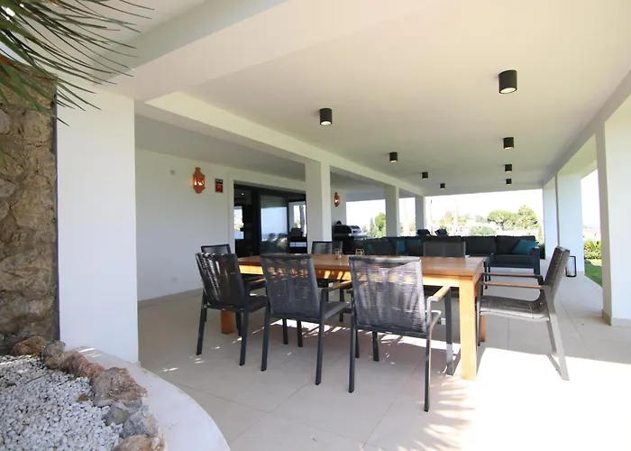 With Pool And Stunning 180 Degrees View מיחאס